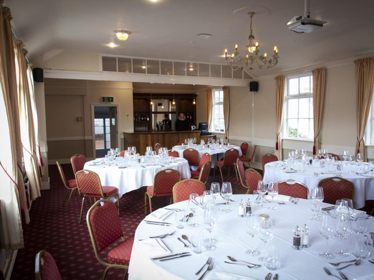 The Bell Hotel Clare Buitenkant foto